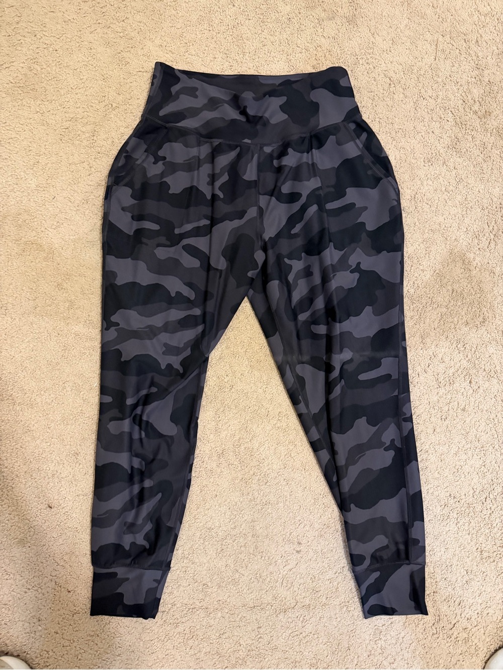 Old Navy Black & Gray Camo Leggings for Kids